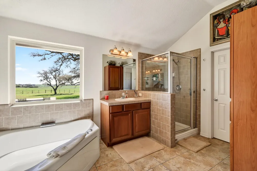 1797 County Road 261 Moulton, TX 77975