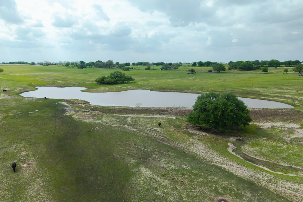 1797 County Road 261 Moulton, TX 77975