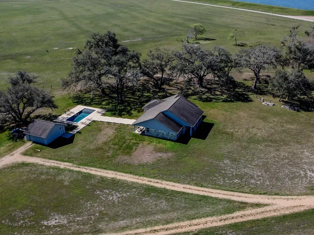 1797 County Road 261 Moulton, TX 77975