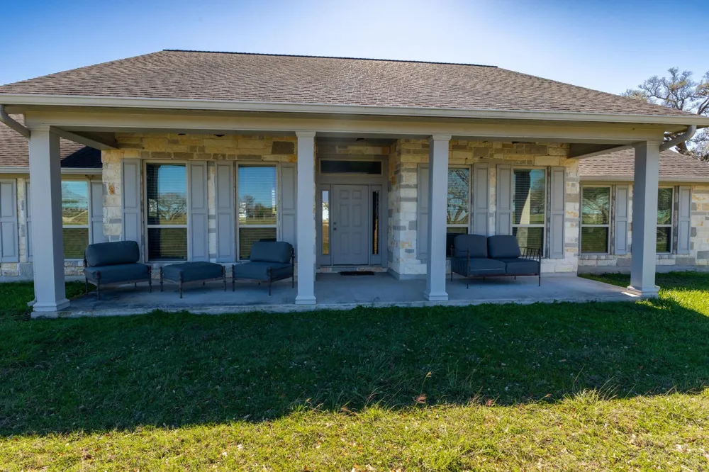 1797 County Road 261 Moulton, TX 77975