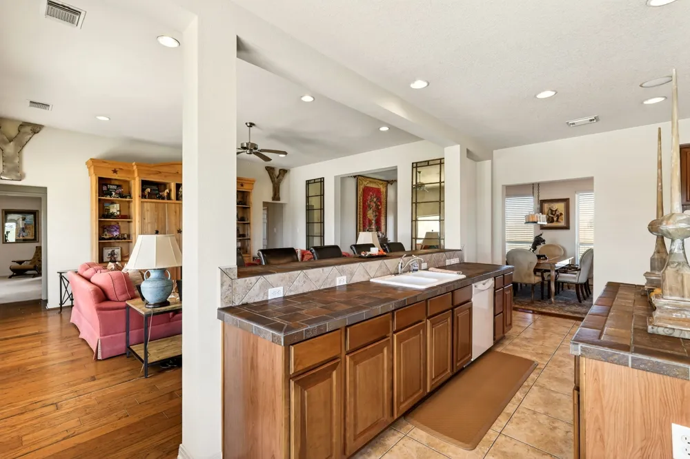 1797 County Road 261 Moulton, TX 77975