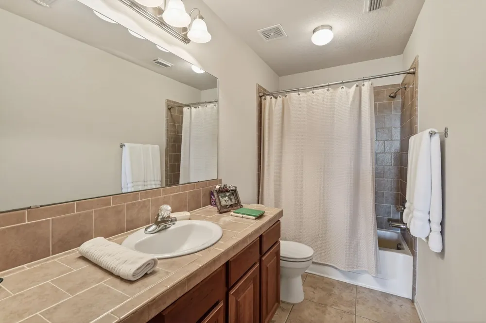 1797 County Road 261 Moulton, TX 77975