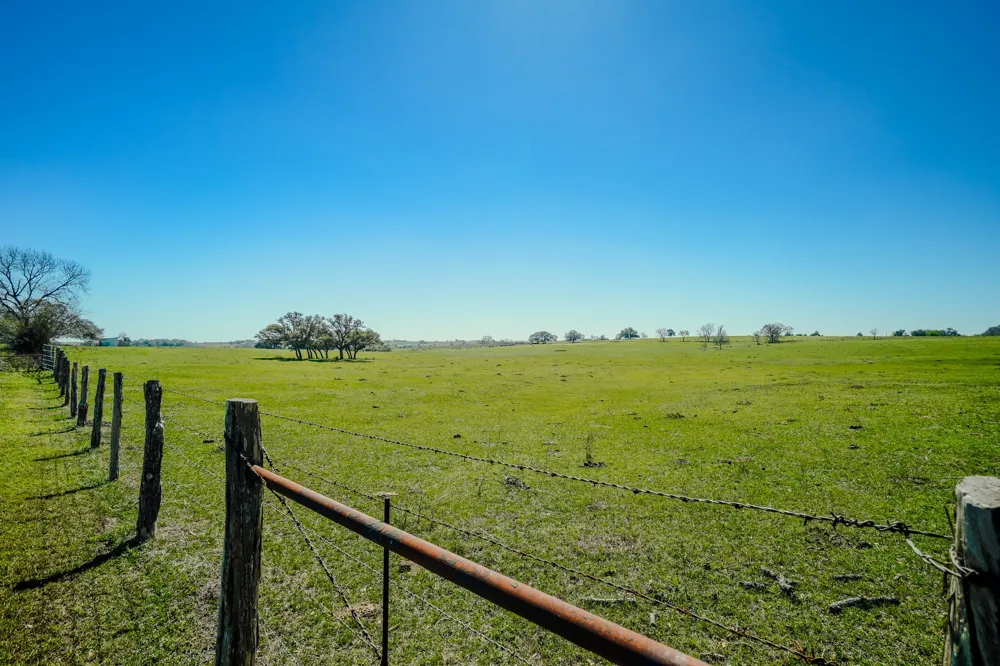 1797 County Road 261 Moulton, TX 77975