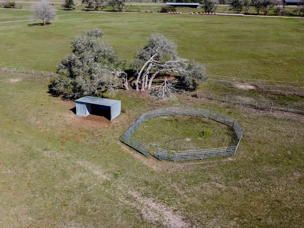 1797 County Road 261 Moulton, TX 77975