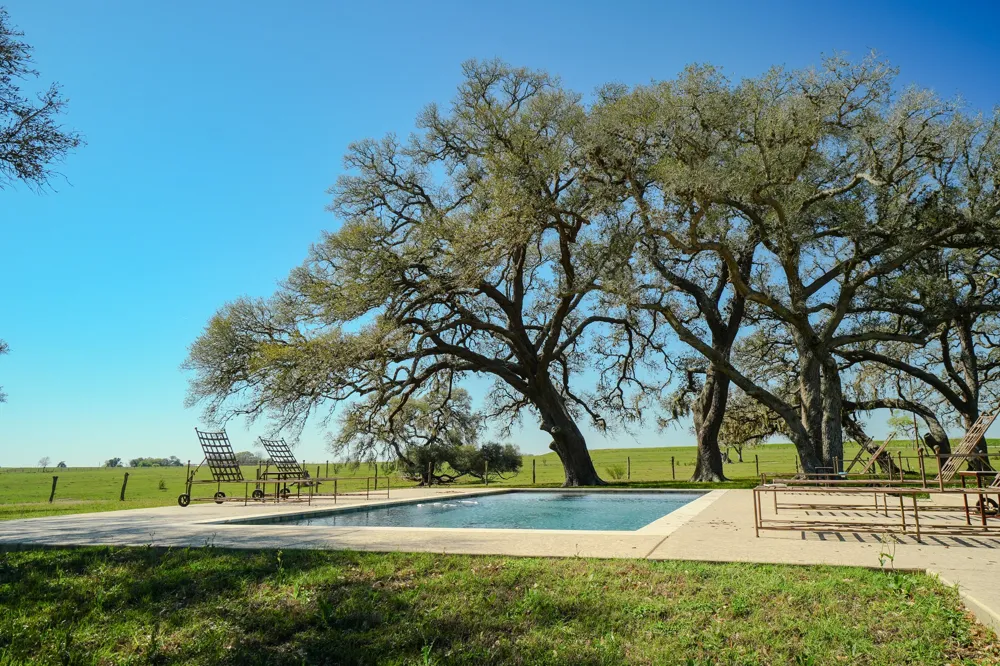 1797 County Road 261 Moulton, TX 77975
