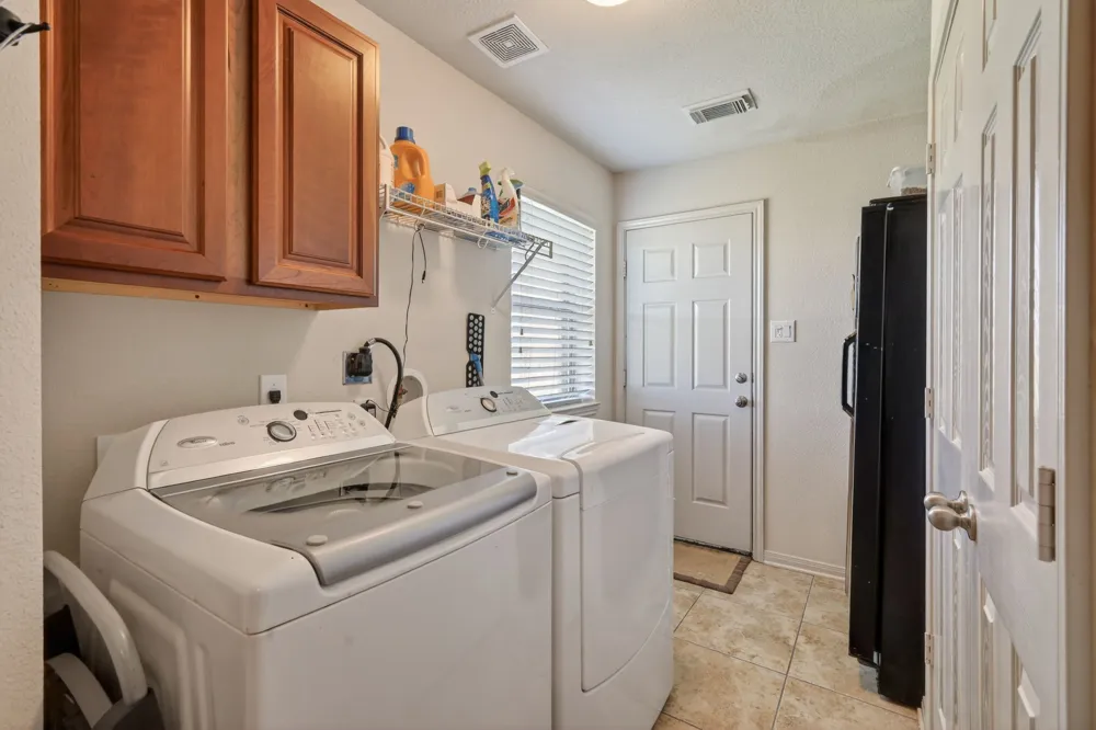 1797 County Road 261 Moulton, TX 77975
