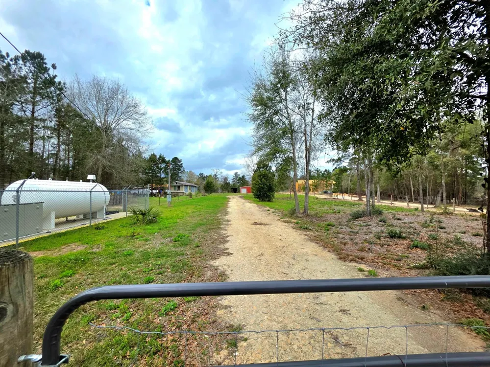 416 County Road 3773 Cleveland, TX 77327