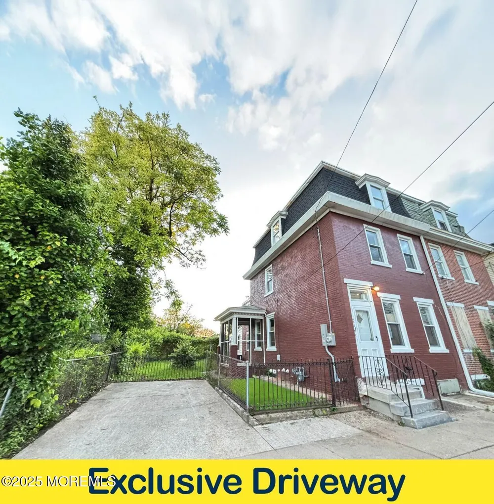 438 Lawrence Street Burlington City, NJ 08016