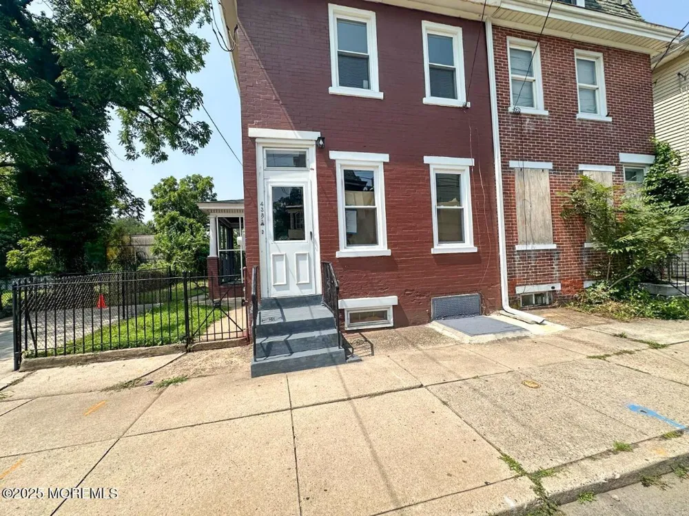 438 Lawrence Street Burlington City, NJ 08016