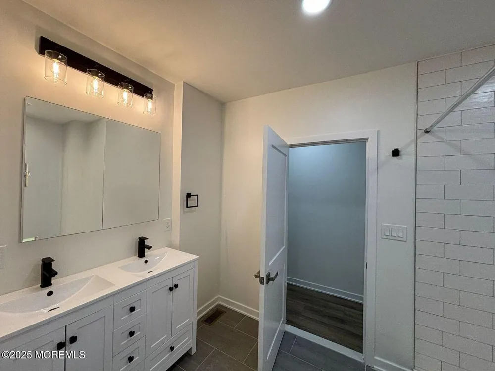 438 Lawrence Street Burlington City, NJ 08016