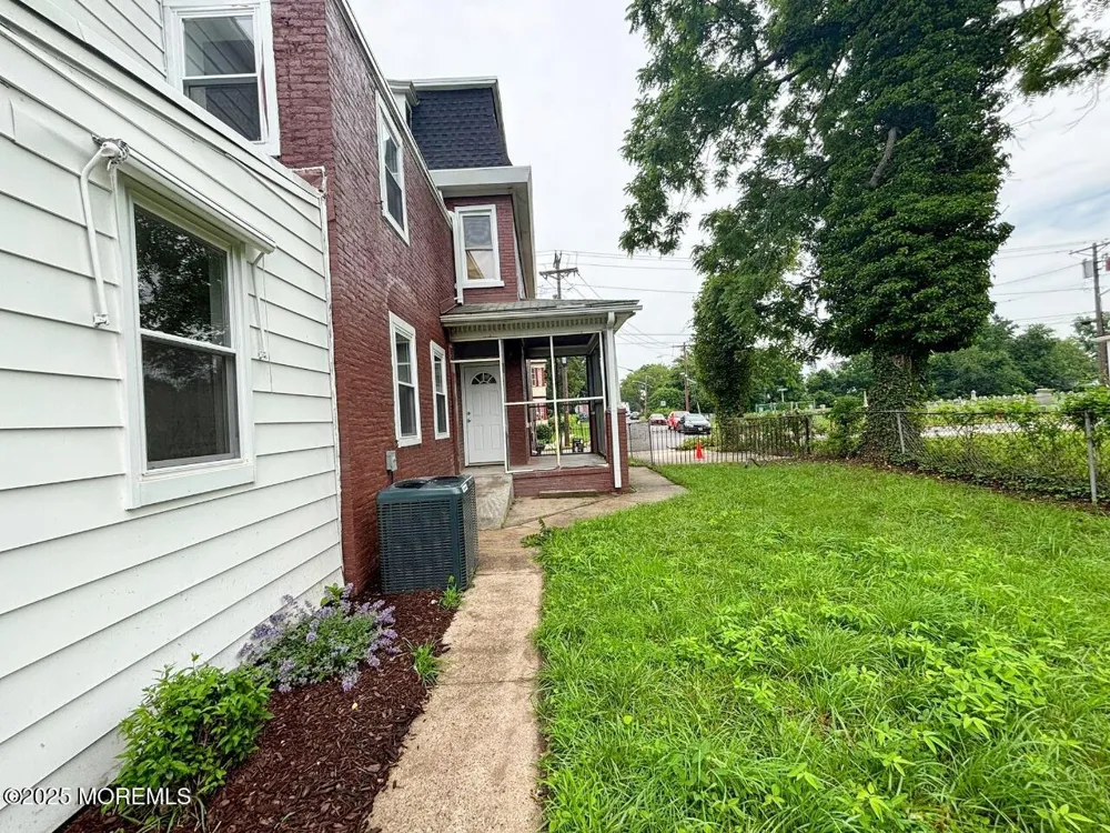 438 Lawrence Street Burlington City, NJ 08016