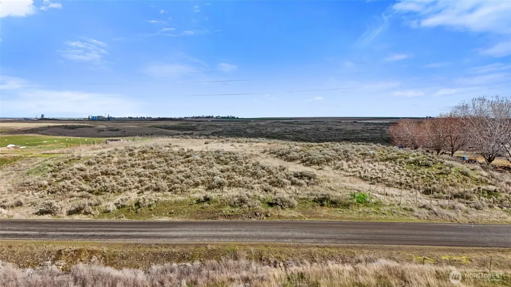 9051 SE Rd S Warden, WA 98857