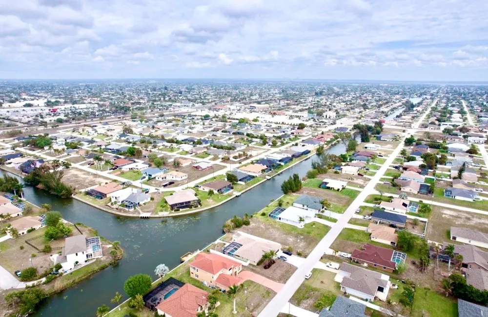 239 SW 28TH TERRACE Cape Coral, FL 33914