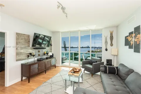 7910 Harbor Island Dr #502