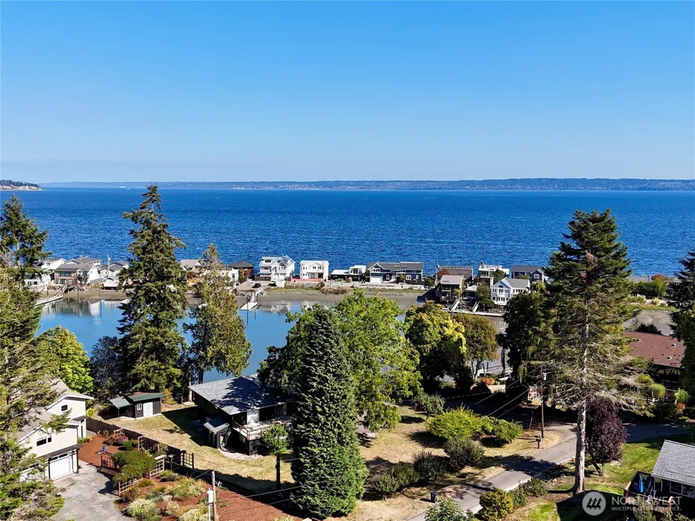 10240 NE Lafayette Avenue Bainbridge Island, WA 98110
