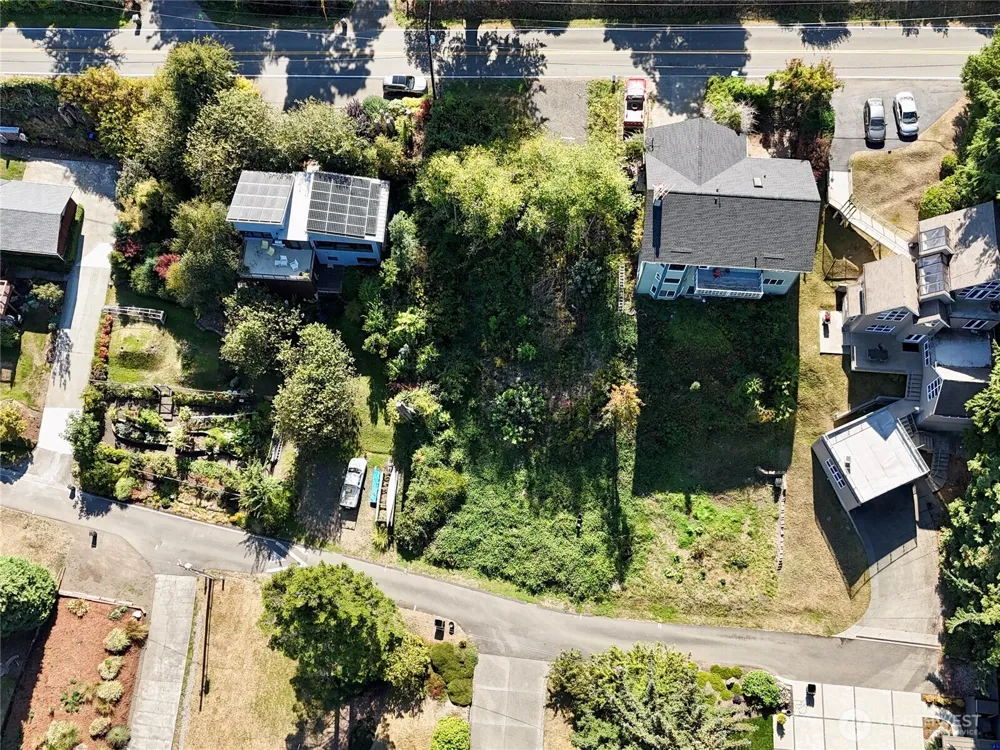 10240 NE Lafayette Avenue Bainbridge Island, WA 98110