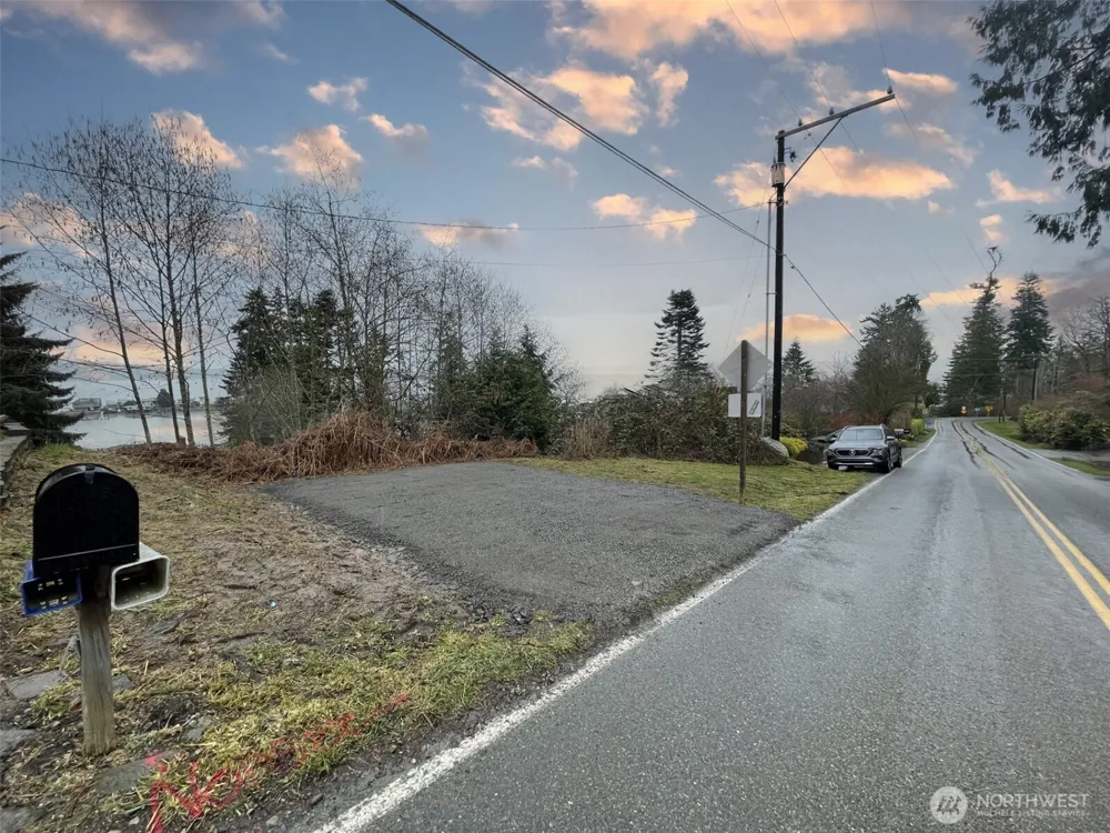 10240 NE Lafayette Avenue Bainbridge Island, WA 98110