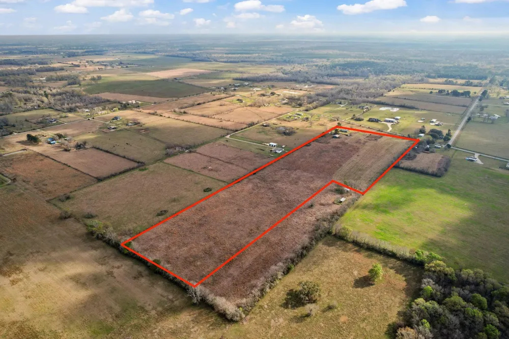 4041 County Road 2058 Hull, TX 77564