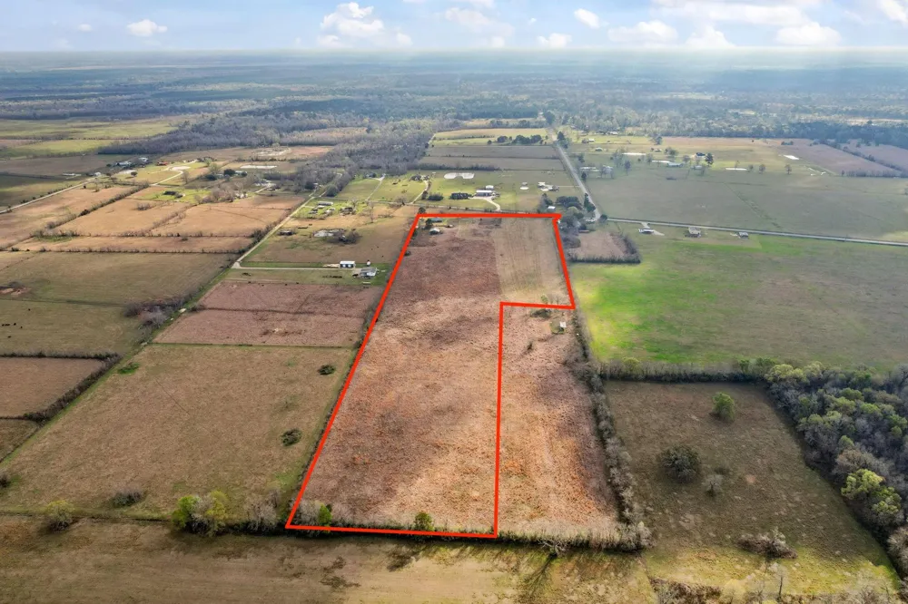 4041 County Road 2058 Hull, TX 77564