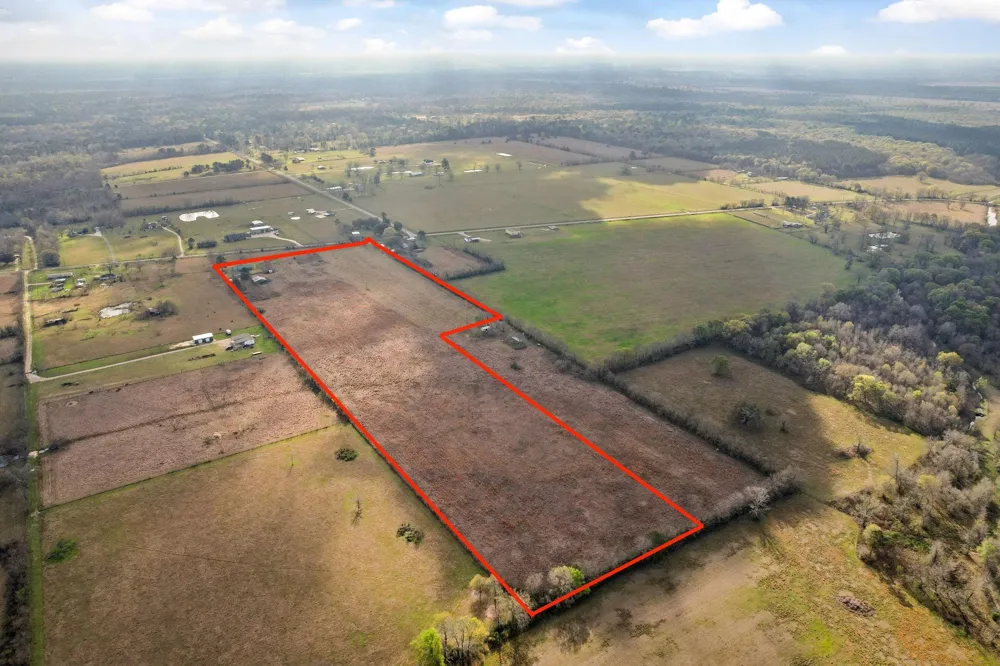 4041 County Road 2058 Hull, TX 77564