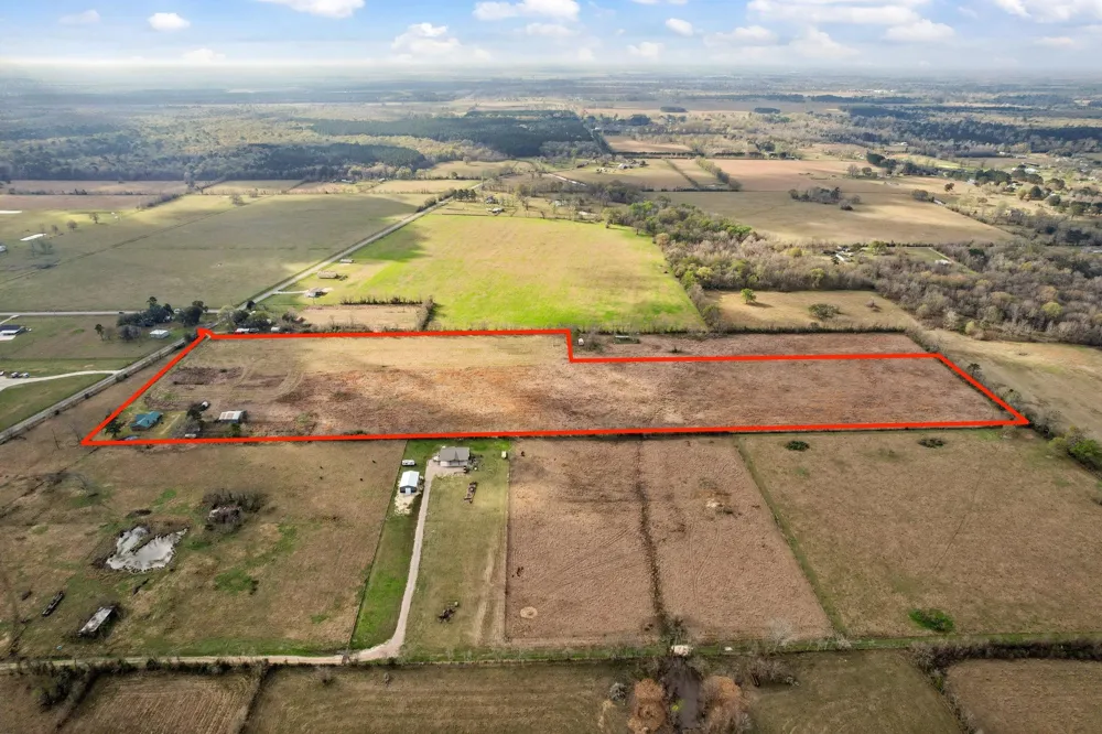 4041 County Road 2058 Hull, TX 77564