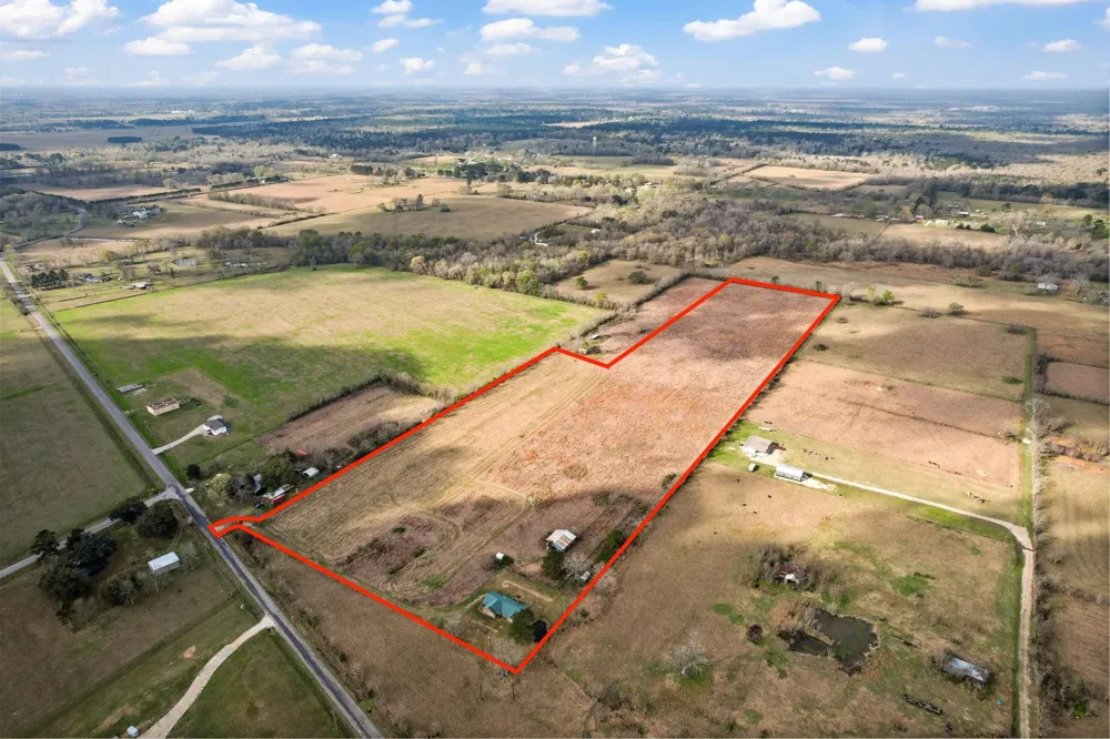 4041 County Road 2058 Hull, TX 77564