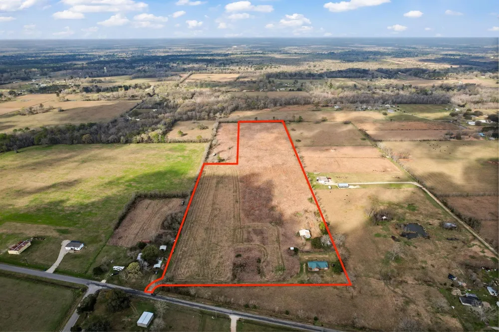 4041 County Road 2058 Hull, TX 77564