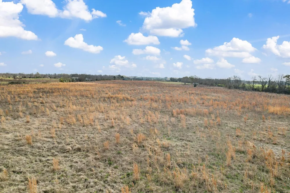 4041 County Road 2058 Hull, TX 77564