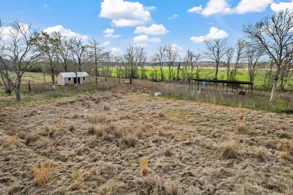 4041 County Road 2058 Hull, TX 77564