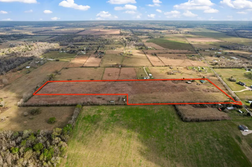 4041 County Road 2058 Hull, TX 77564