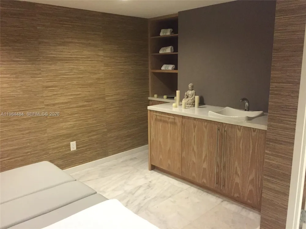 400 Sunny Isles Blvd #1105 Sunny Isles Beach, FL 33160