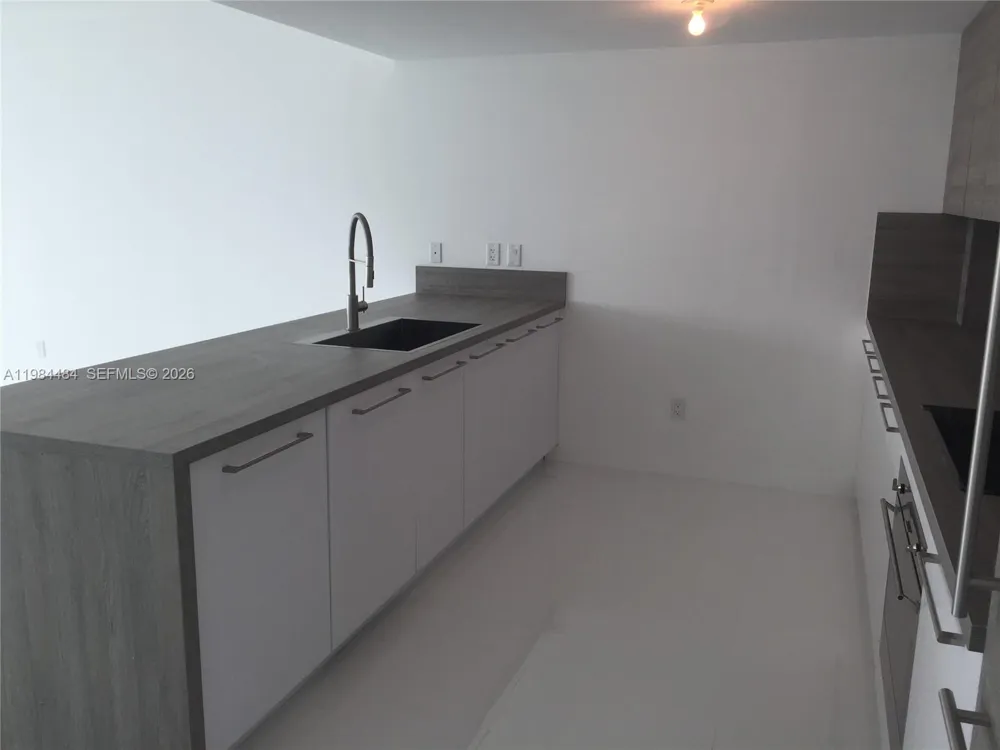 400 Sunny Isles Blvd #1105 Sunny Isles Beach, FL 33160