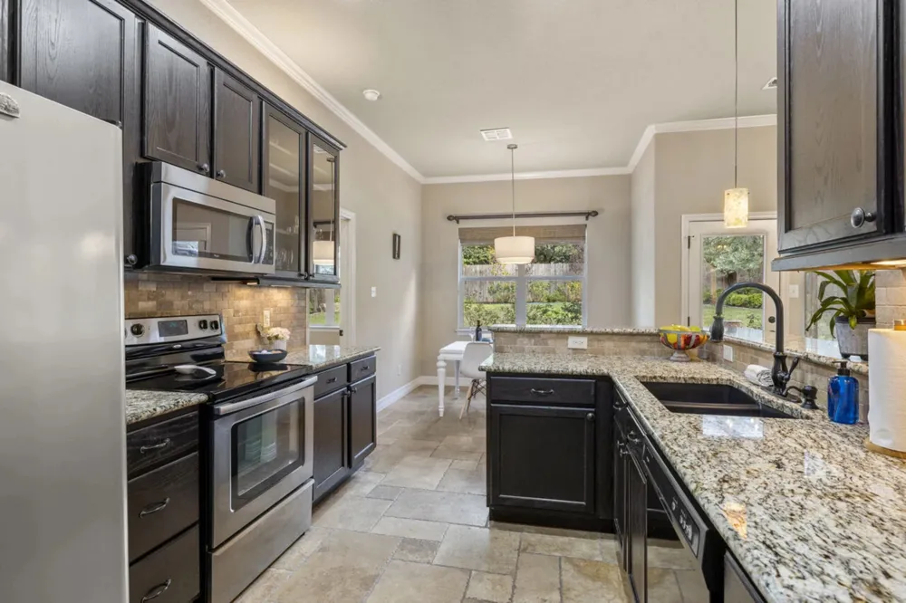 10033 Longhorn Skyway Dripping Springs, TX 78620