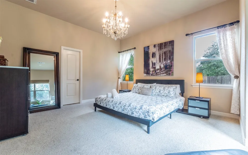 10033 Longhorn Skyway Dripping Springs, TX 78620
