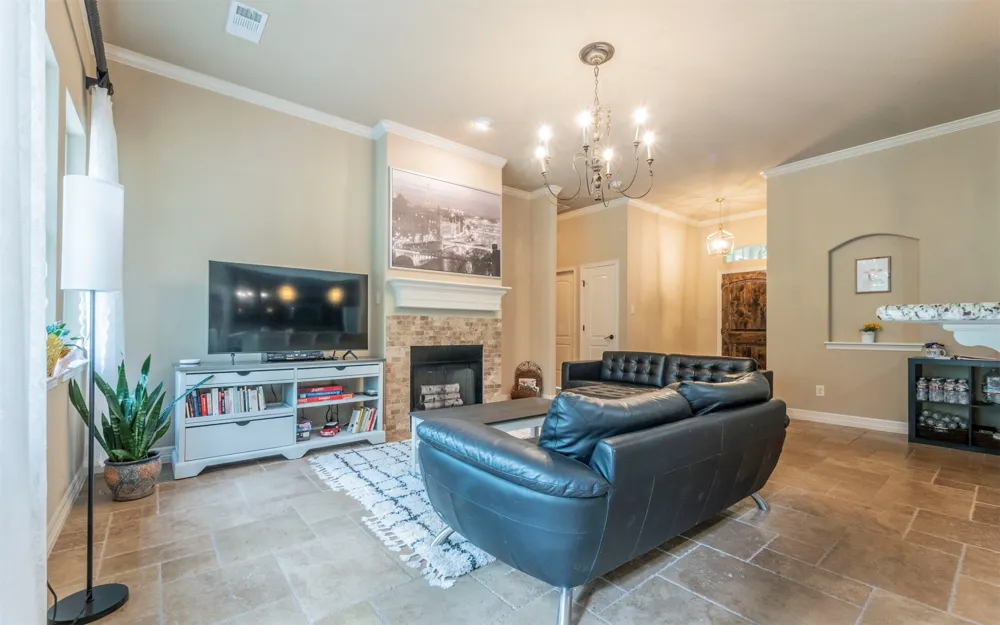 10033 Longhorn Skyway Dripping Springs, TX 78620