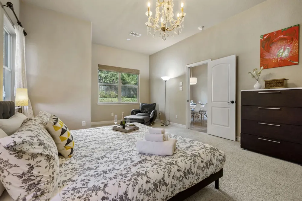 10033 Longhorn Skyway Dripping Springs, TX 78620