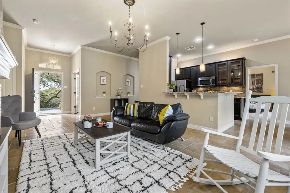 10033 Longhorn Skyway Dripping Springs, TX 78620