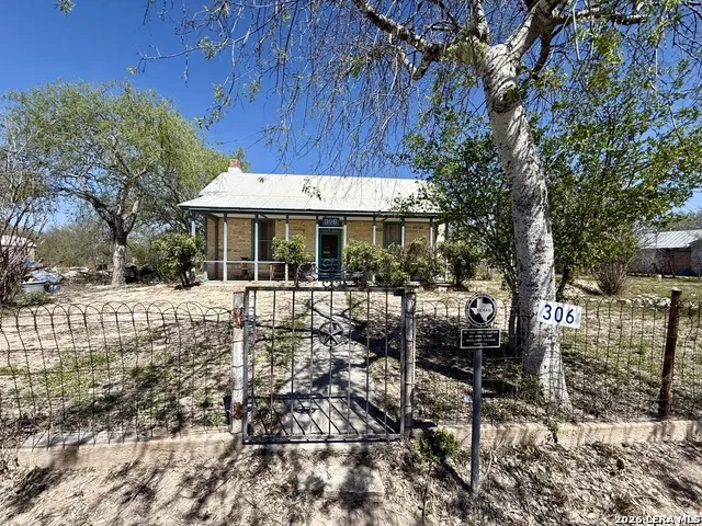306 E El Paso Brackettville, TX 78832