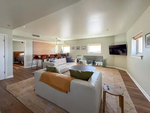 525 W Lafayette Boulevard #21E