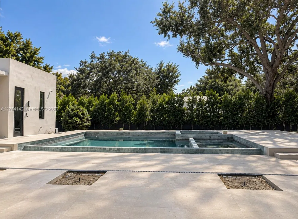 6800 SW 106th St Pinecrest, FL 33156