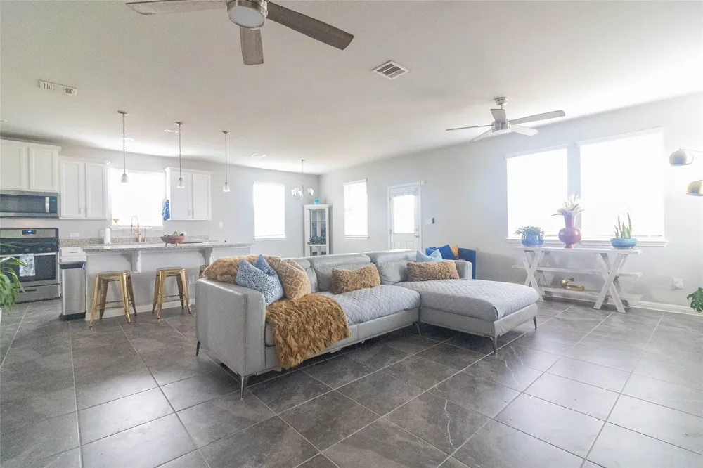 661 Cinnamon Teal Lane Leander, TX 78641