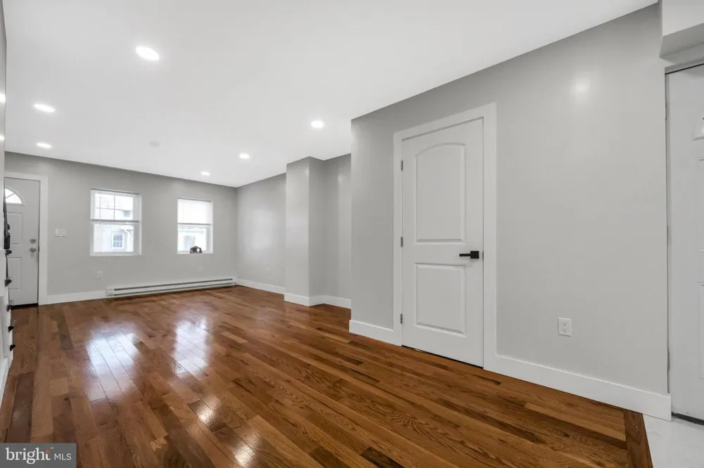 1119 THOMAS STREET Chester, PA 19013