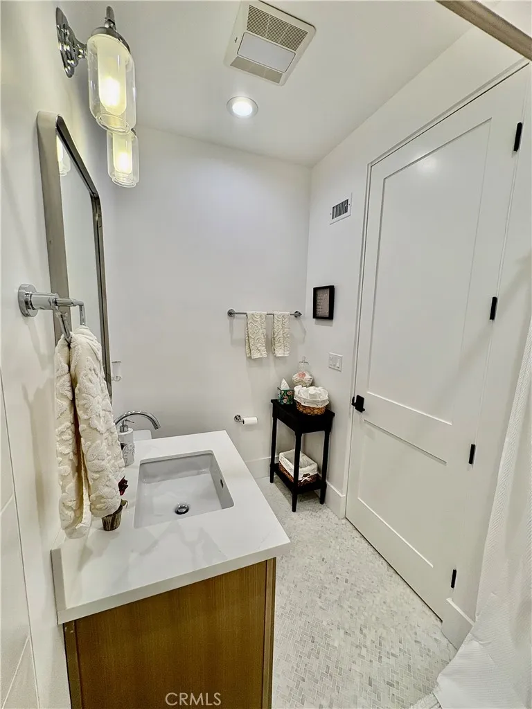 2621 Gates Avenue #B Redondo Beach, CA 90278