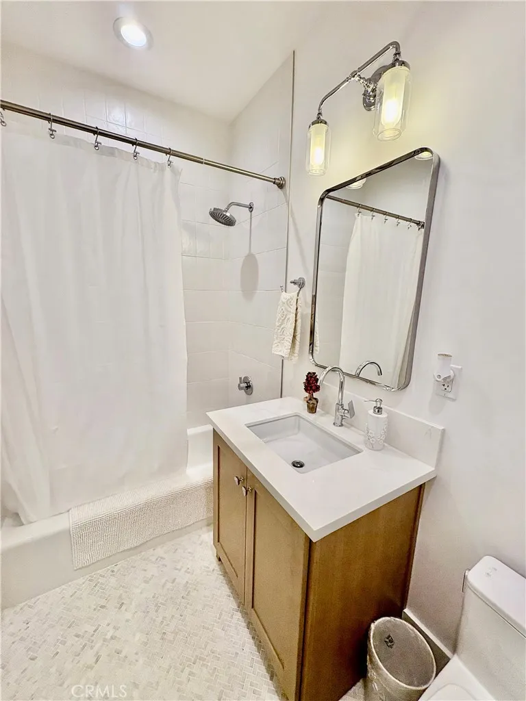 2621 Gates Avenue #B Redondo Beach, CA 90278