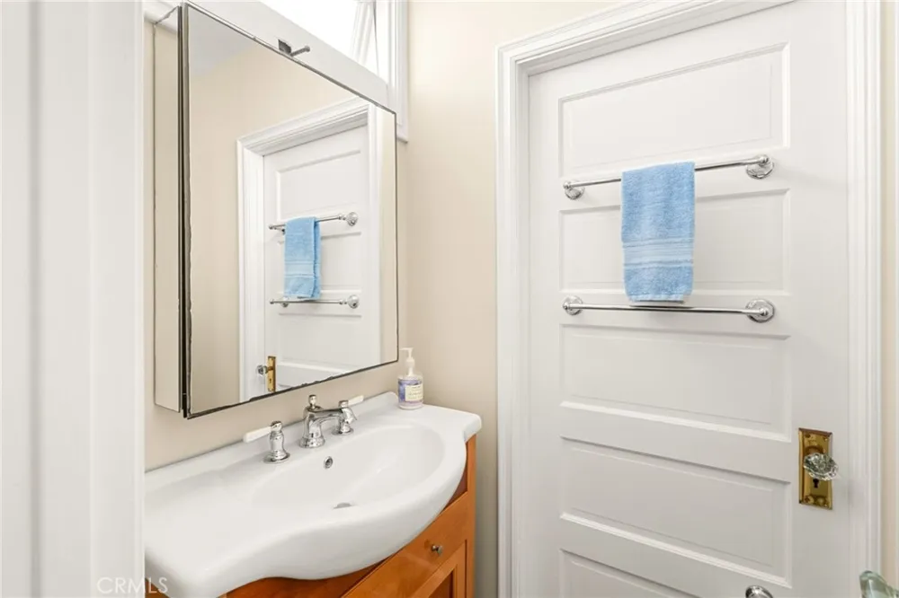 36 19th Street Hermosa Beach, CA 90254