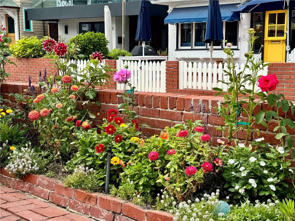 36 19th Street Hermosa Beach, CA 90254