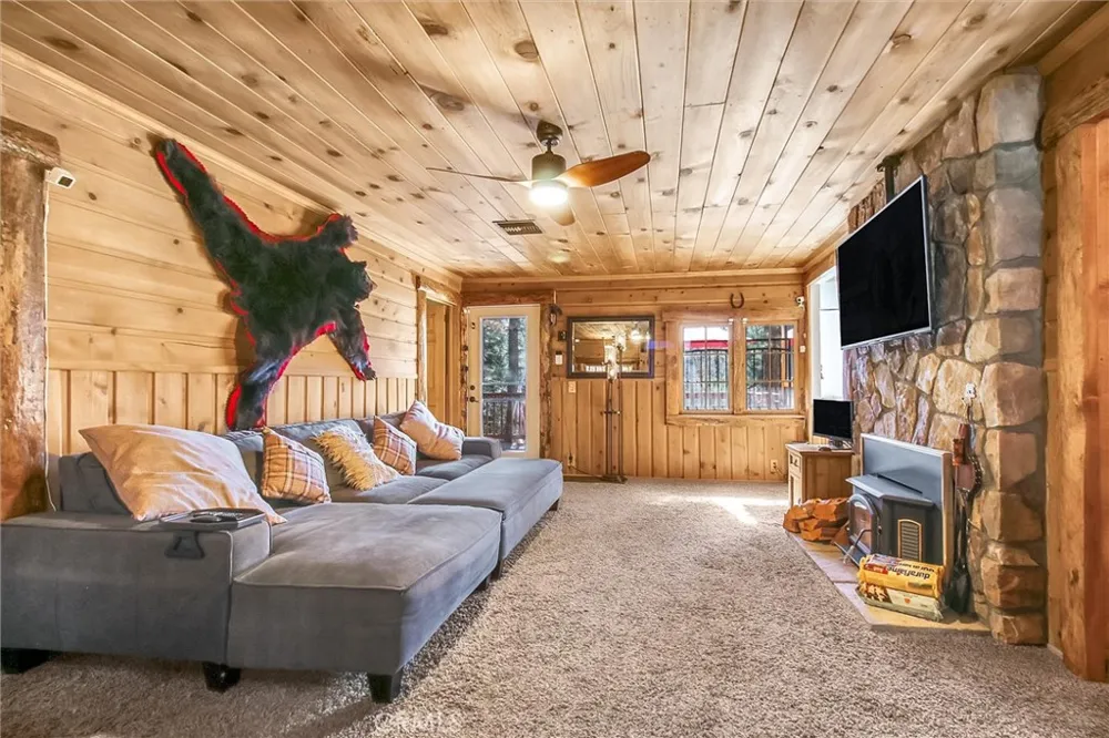 39222 Arapahoe Road Fawnskin, CA 92333