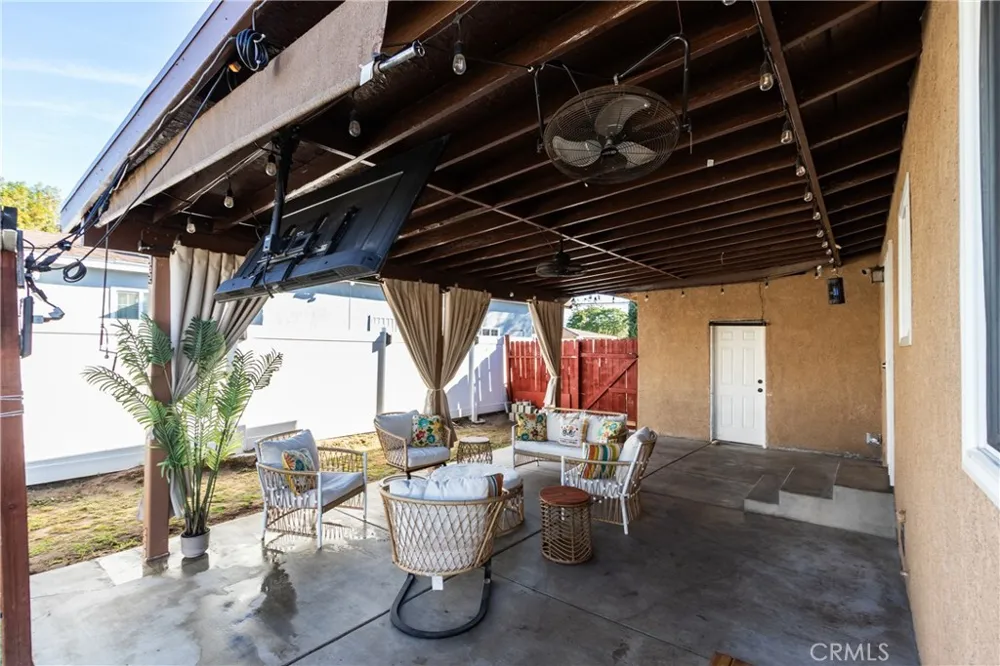 722 S Sycamore Rialto, CA 92376