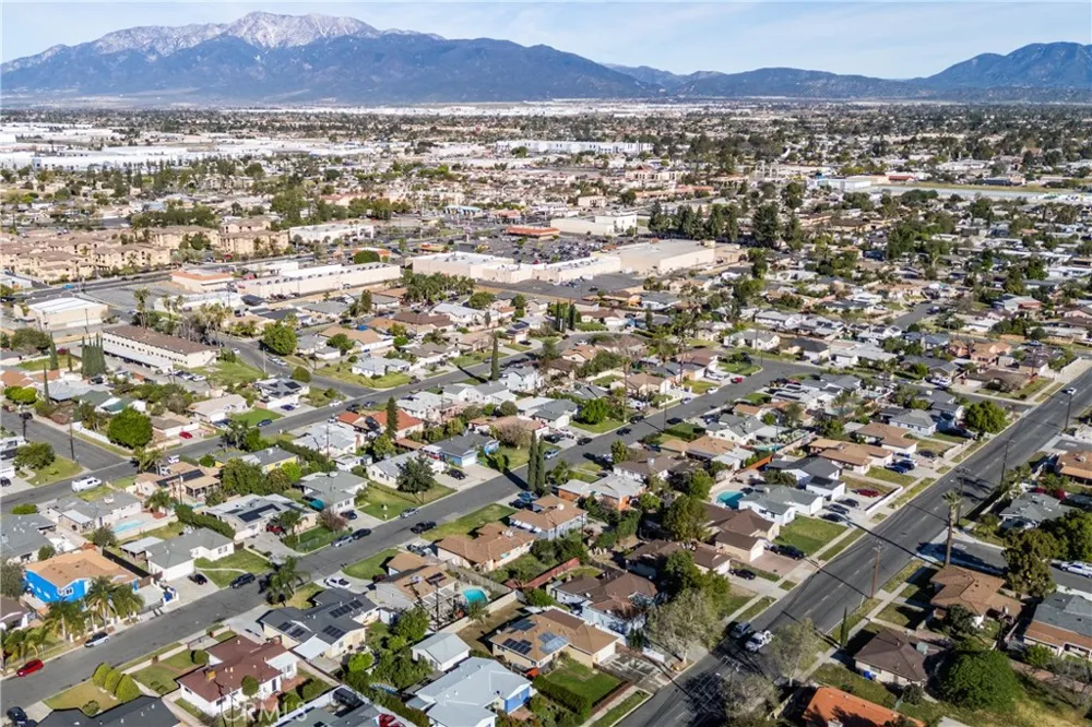 722 S Sycamore Rialto, CA 92376