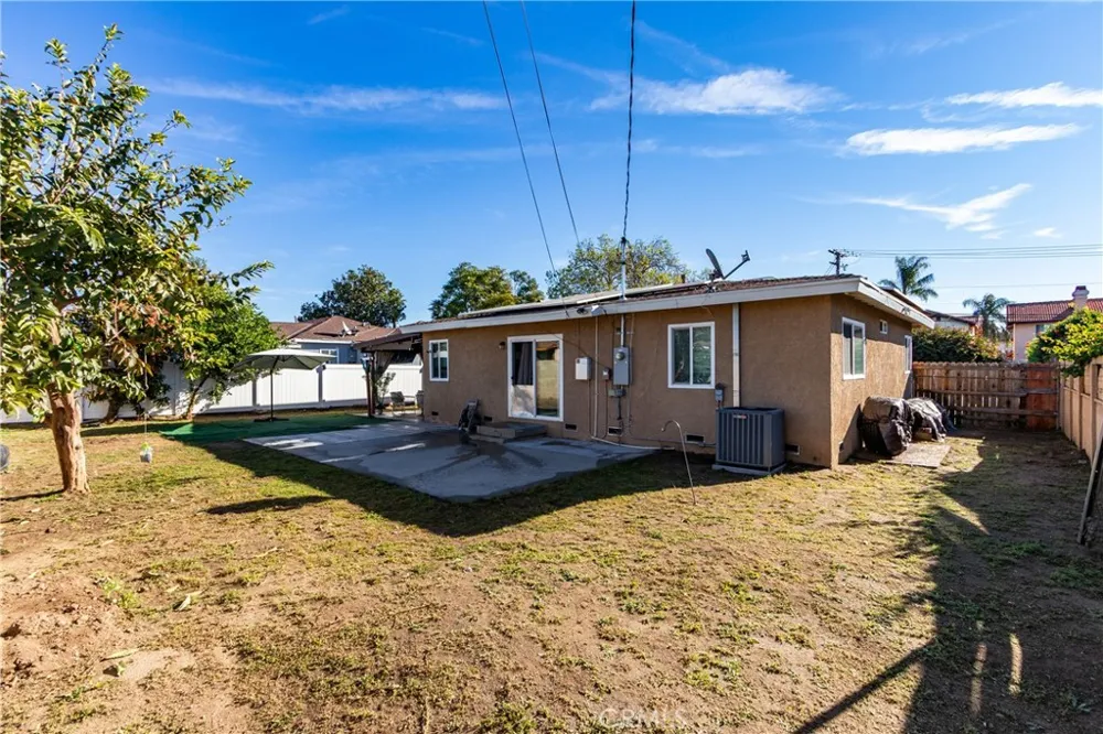 722 S Sycamore Rialto, CA 92376